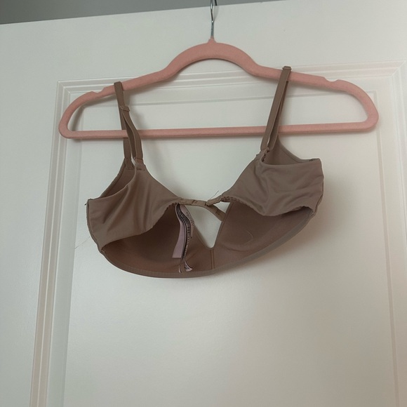 Victoria Secret 32 C nude wireless bra - Picture 2 of 2